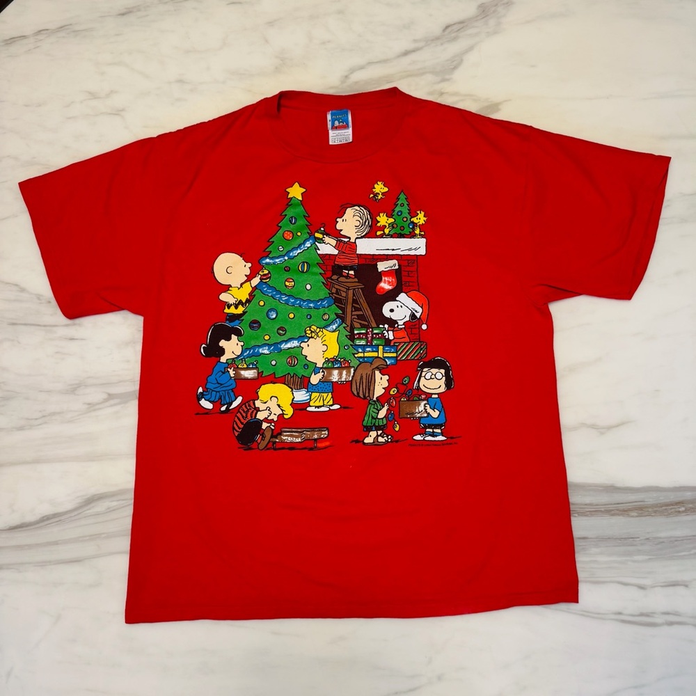 Vintage Excellent-Great Condition OGPeanuts Holiday Collectible T-shirt in Red